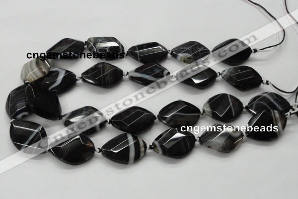 CAA286 22*30mm twisted & faceted oval black line agate beads