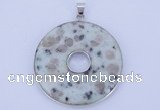 NGP615 5pcs 6*41mm kiwi stone with brass setting donut pendants